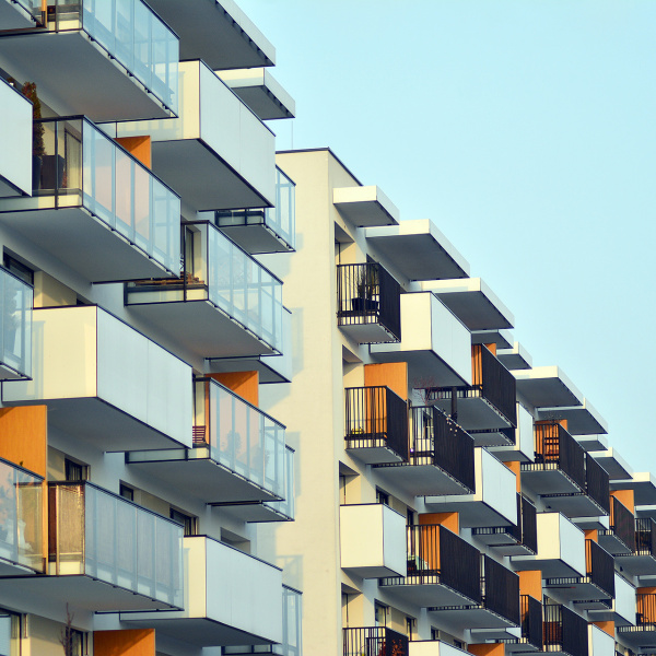 Ein Glasfaseranschluss erhöht auf lange Sicht Immobilienwerte mit hoher Kosteneffizienz.